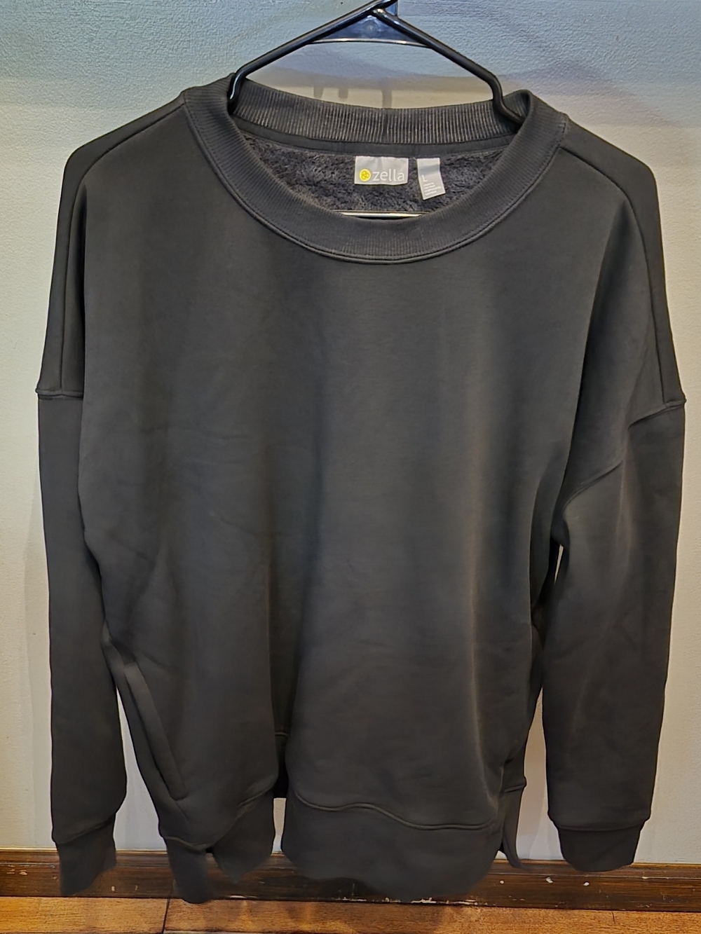 Zella Men's Crewneck Sweatshirt in Charcoal Gray